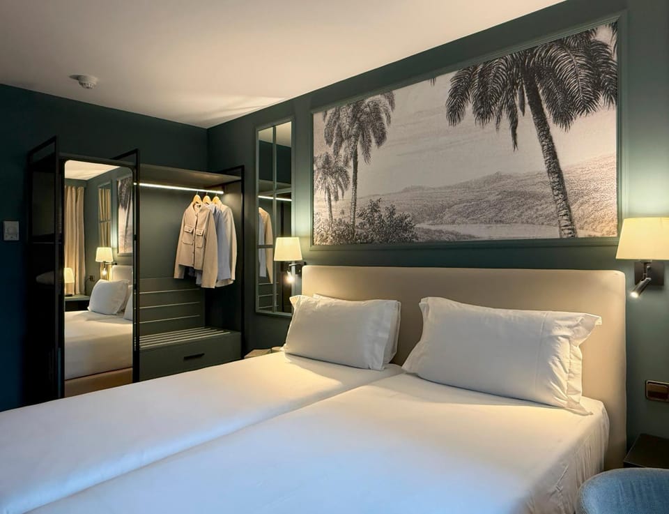 Bed, Photo of the whole room