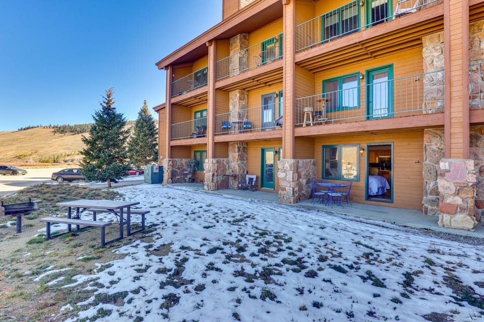 Near Skiing: Studio w/ Pool Access in Granby! Apartment in Granby