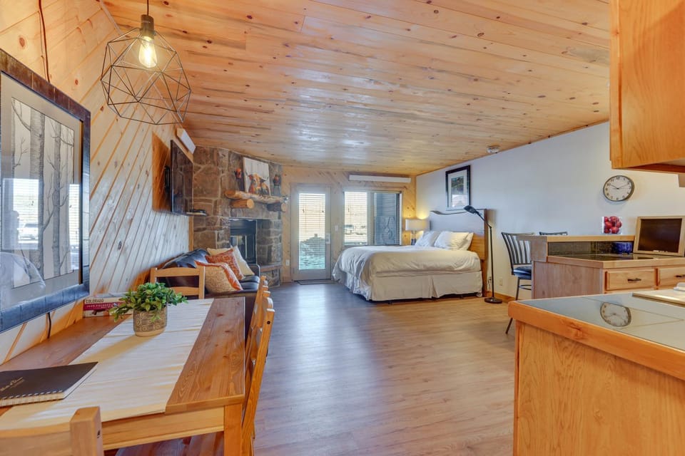 Near Skiing: Studio w/ Pool Access in Granby! Apartment in Granby