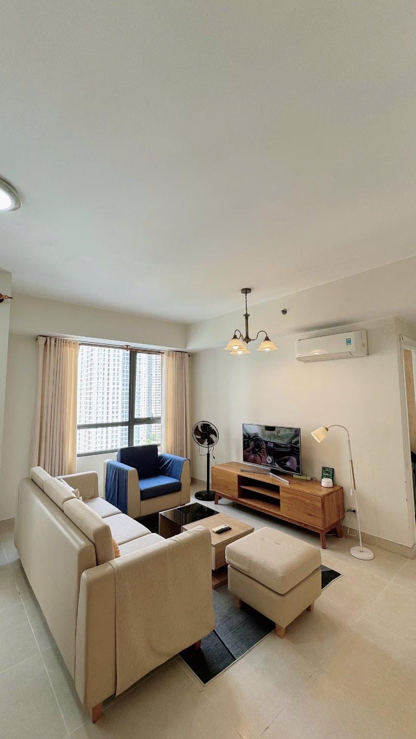 TV and multimedia, Living room, Photo of the whole room, Seating area, air conditioner