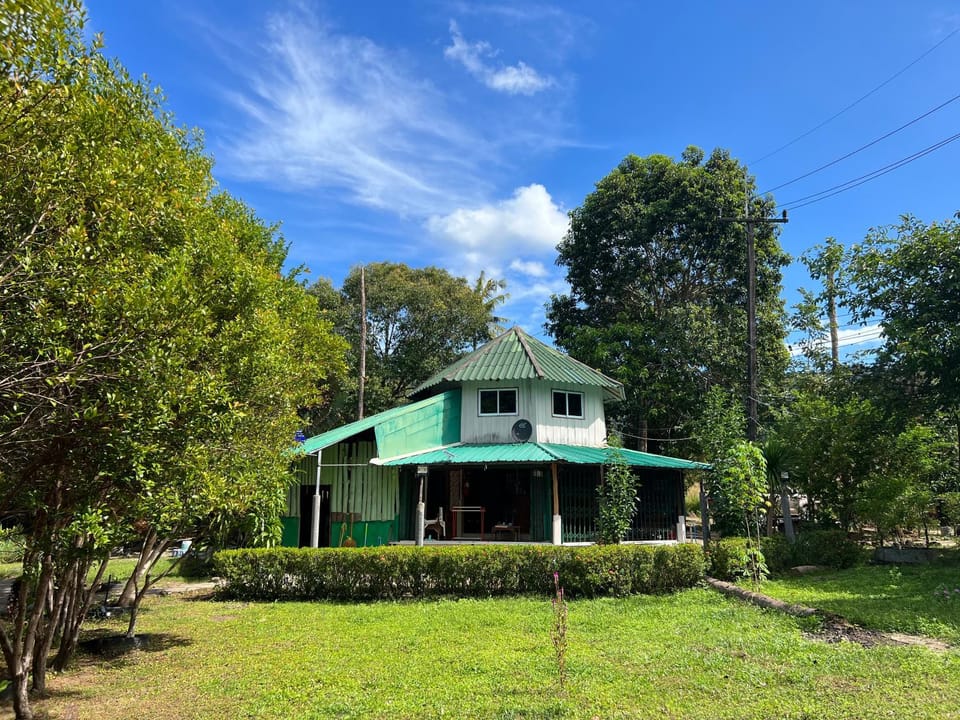 LONELY GROOVE Resort in Koh Chang Tai