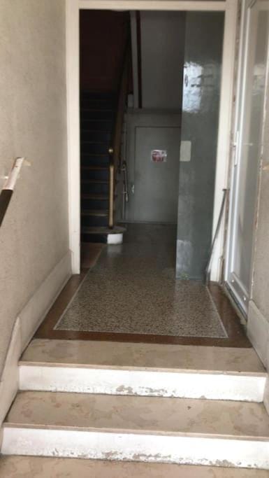 LA MAISON POURRIE Apartment in Grand Est