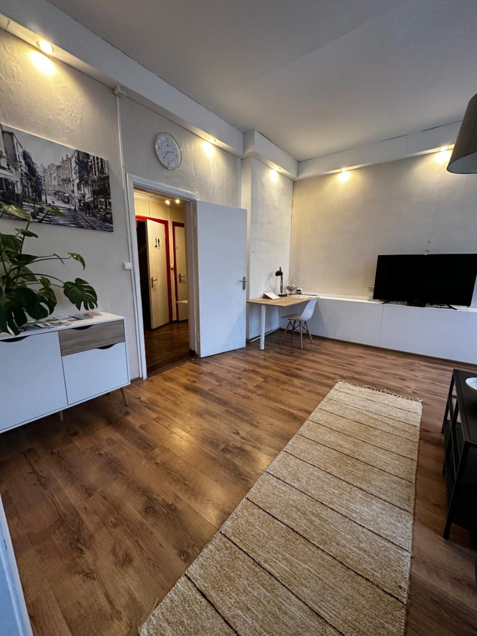 Family Apartment near Kadriorg Swan Pond Apartment in Tallinn