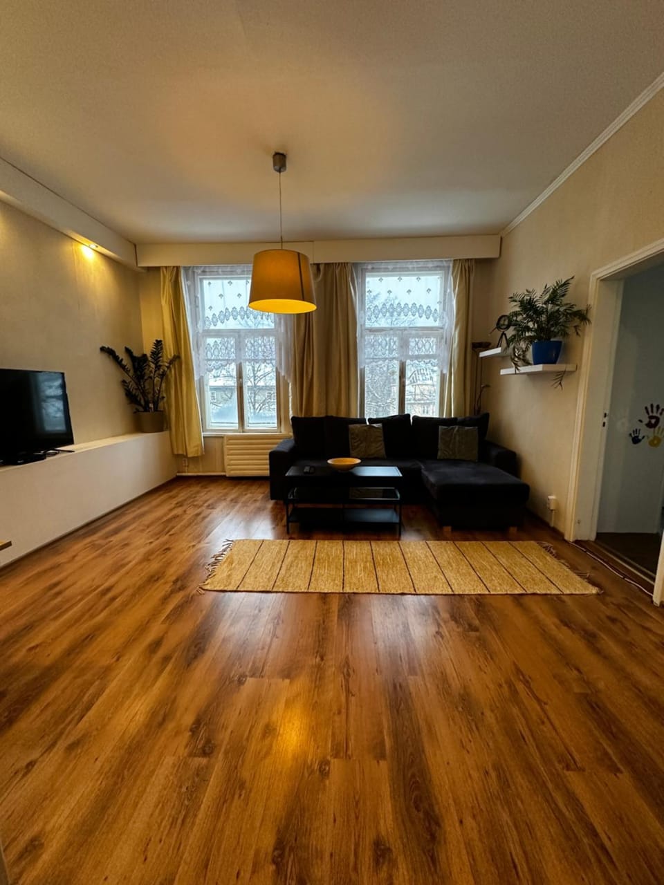 Family Apartment near Kadriorg Swan Pond Apartment in Tallinn