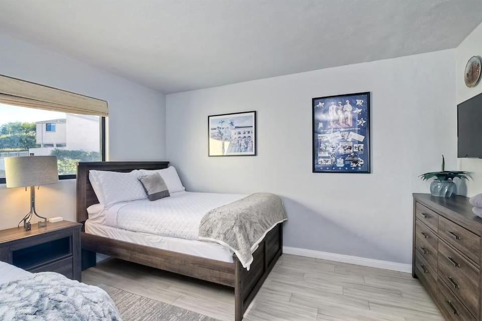 Oceanfront Views, Heated Pool, Hot Tubs, Parking Apartment in Solana Beach