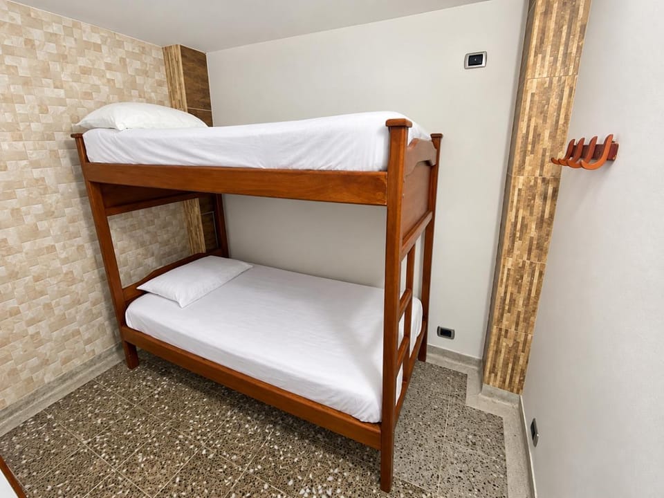 Bedroom, bunk bed