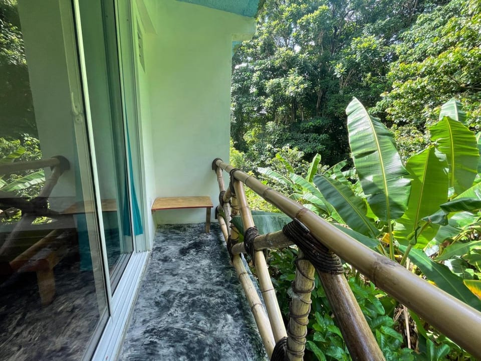 View (from property/room), Balcony/Terrace, Garden view