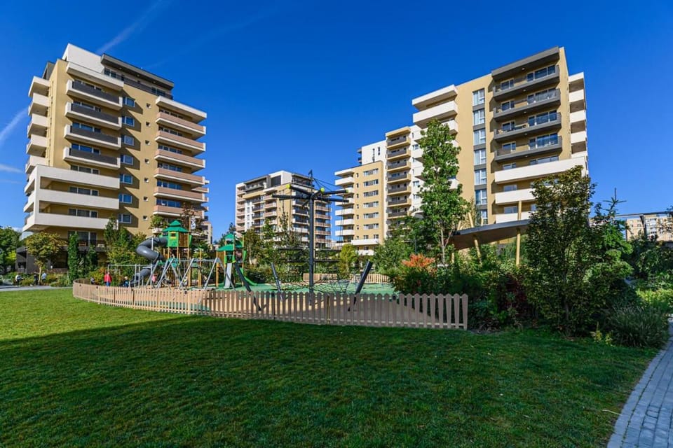 Property building, Day, Natural landscape, Garden, City view, Garden view