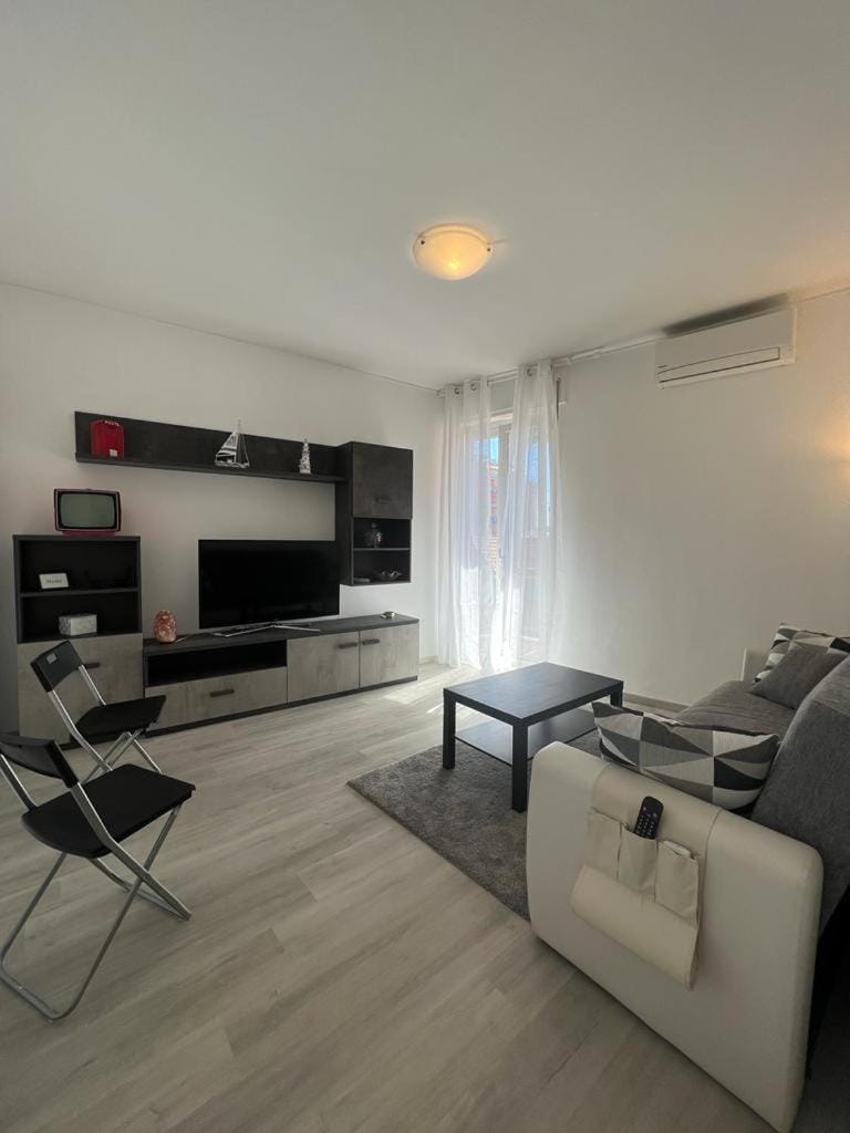 TV and multimedia, air conditioner