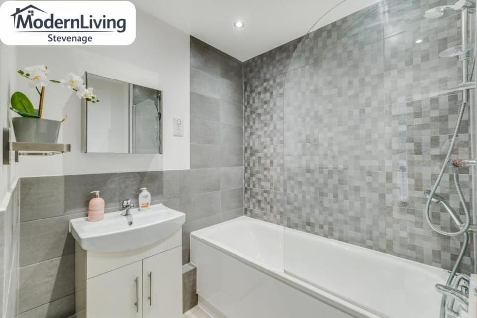 ModernLiving Stevenage 1 Bedroom Apartment Town Centre Sleeps 4 Apartment in Stevenage