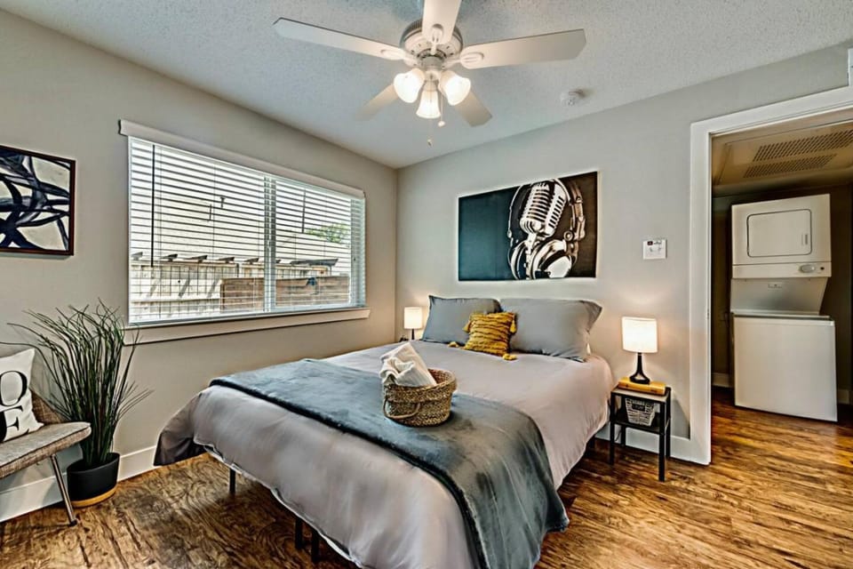 The Rhythm Room Near Downtown Dallas! Apartment in Dallas