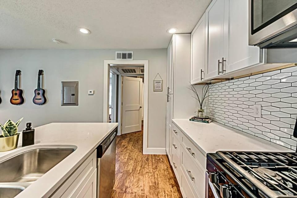 Kitchen or kitchenette, pet friendly, stove