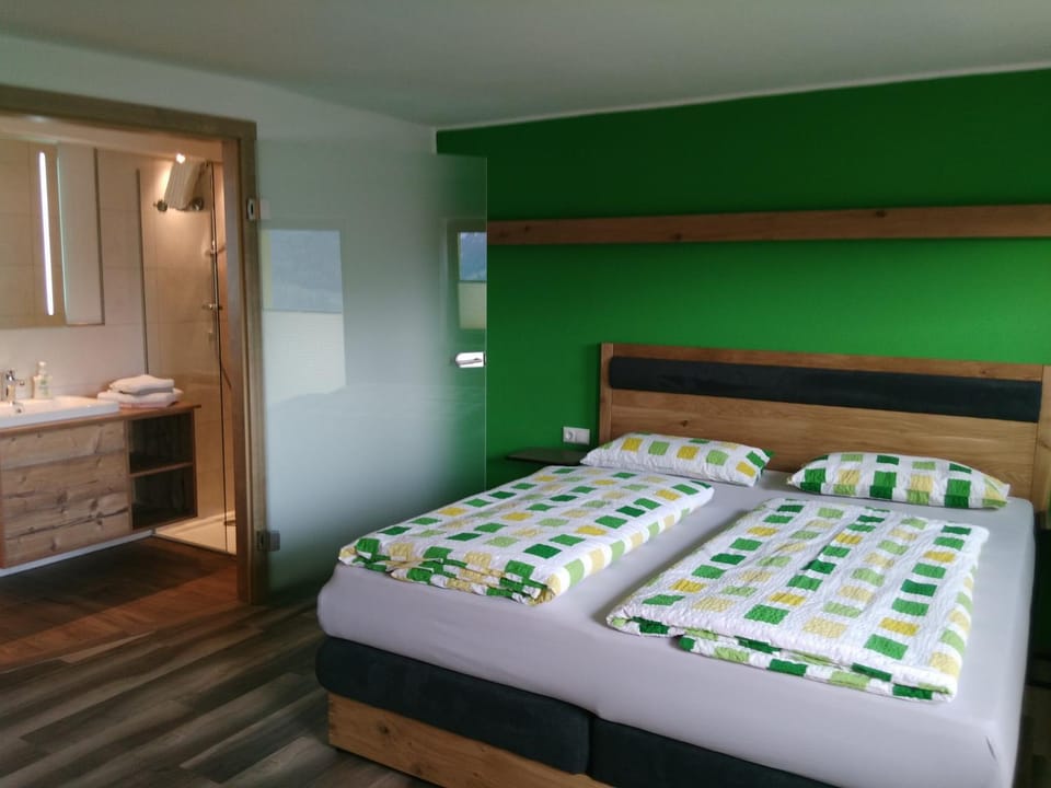 Photo of the whole room, Bedroom, towels