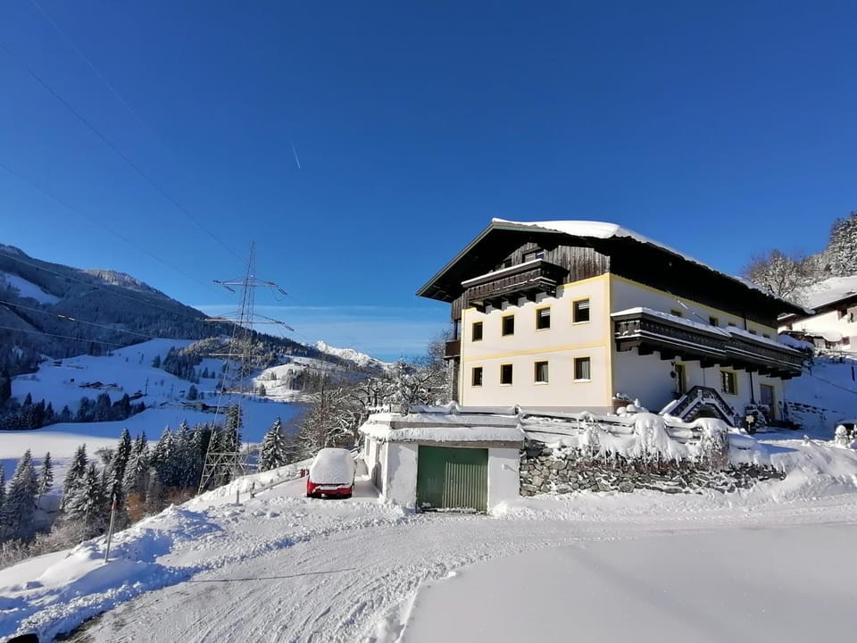 Property building, Natural landscape, Winter, Mountain view, Parking