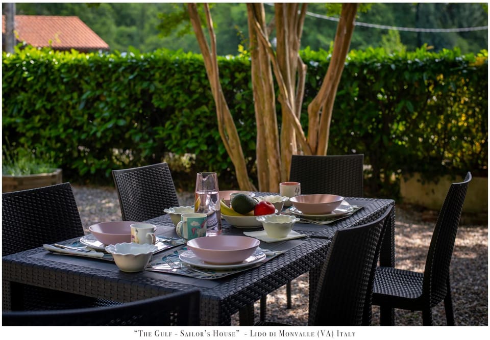 Patio, Summer, Garden, Food and drinks, Dining area, Food