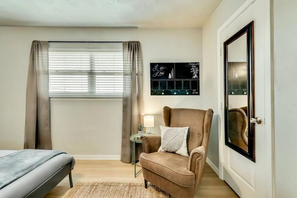 Seating area, Bedroom