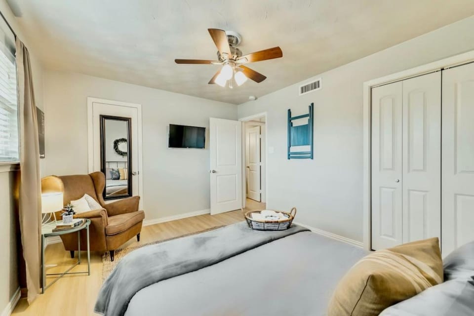 The Urban Nook Arboretum Tickets Included Apartment in Dallas