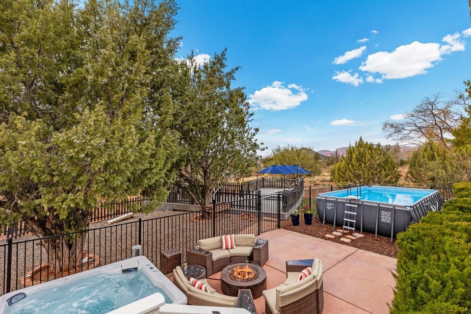 Patio, Day, Natural landscape, Garden, View (from property/room), Balcony/Terrace, Garden view, Pool view, Swimming pool, sunbed