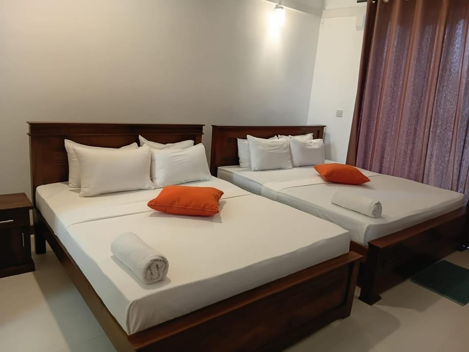 Silina Airport Residence & Transit Hotel Bed and Breakfast in Negombo