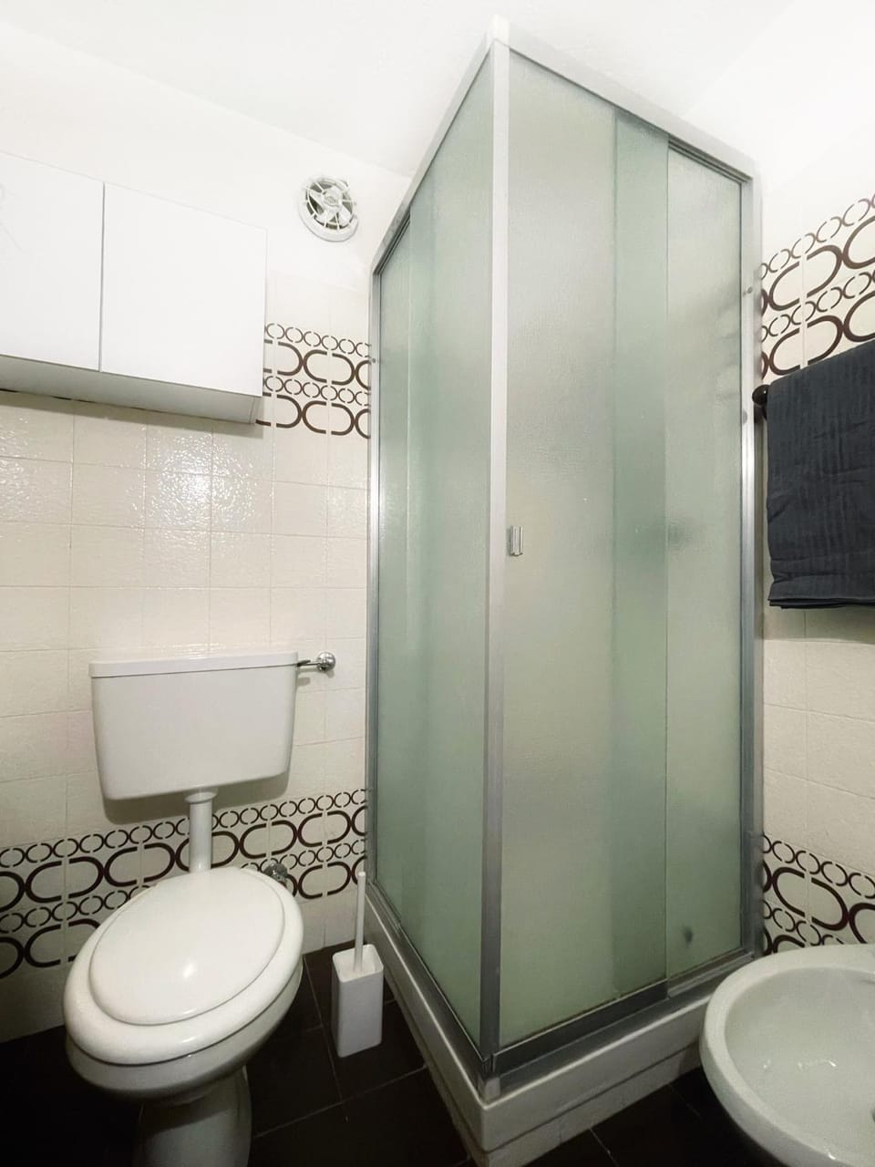 Shower, Toilet