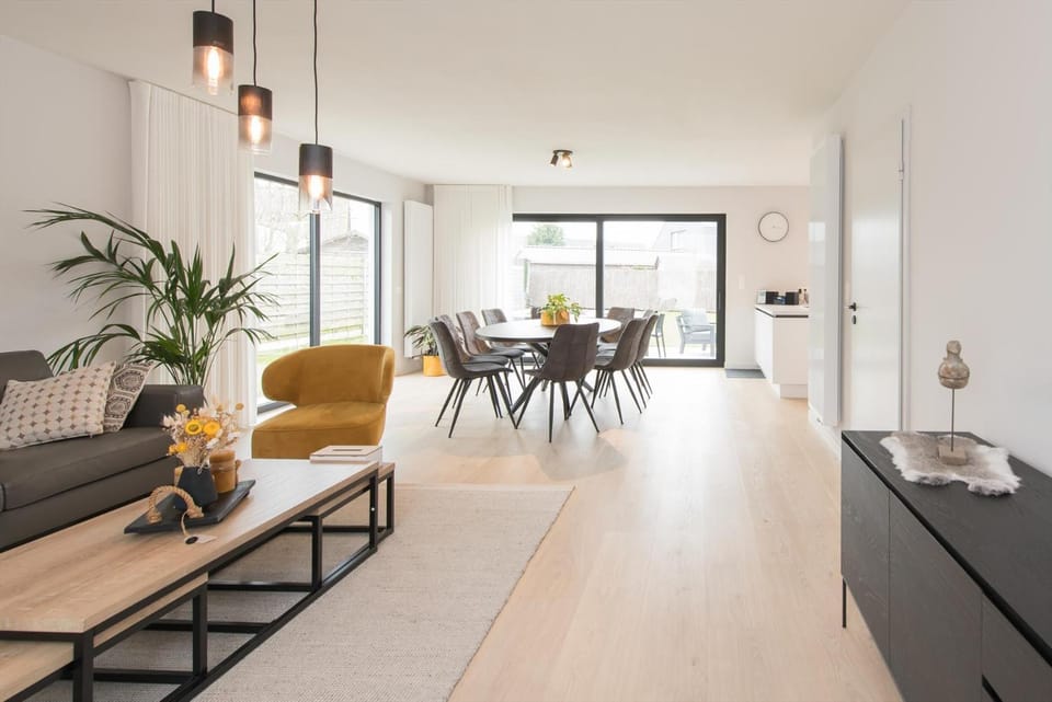 Living room, Seating area, Dining area