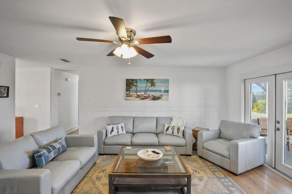 Southern Mermaid Cottage- Pet Friendly Fenced House in St Joe Beach