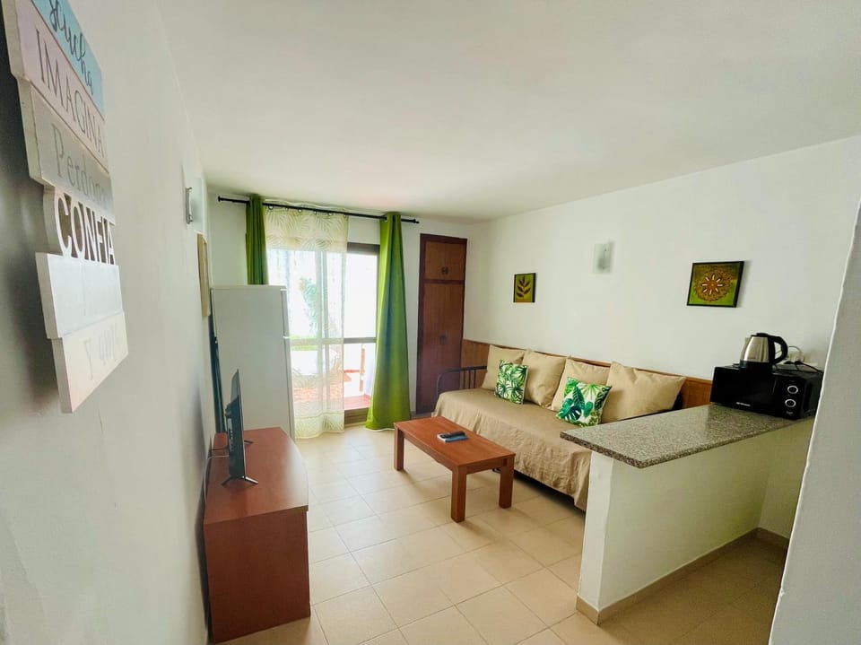 TV and multimedia, Kitchen or kitchenette, Living room, Seating area, Bedroom, minibar