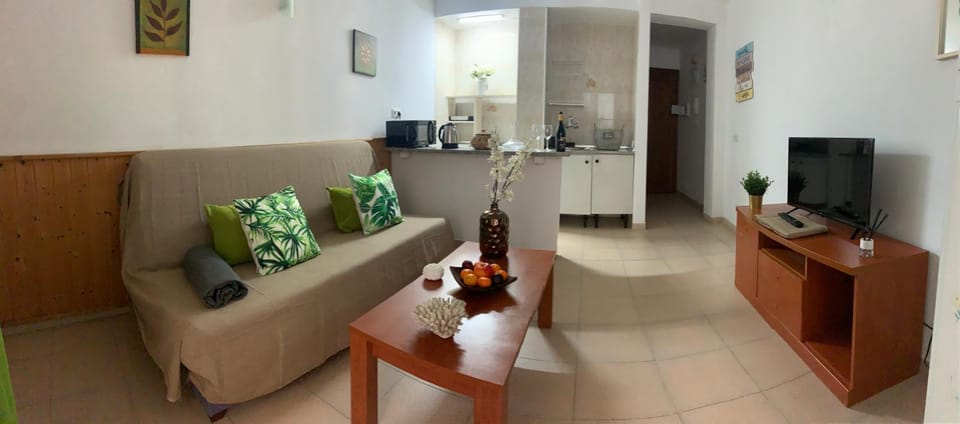 TV and multimedia, Kitchen or kitchenette, Living room, Seating area, Bedroom, minibar
