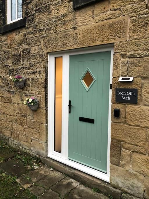 Escape To The Country @ Bron Offa Bach Apartment in Wales