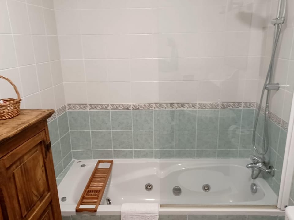 Shower, Hot Tub, Bath