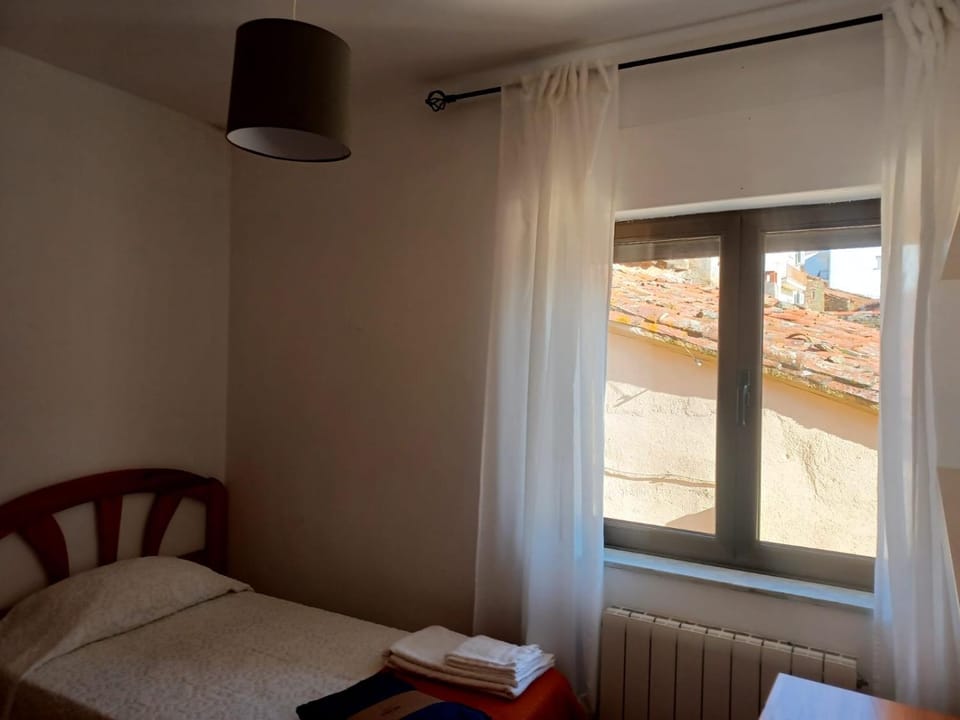 Bed, Photo of the whole room, Bedroom, internet