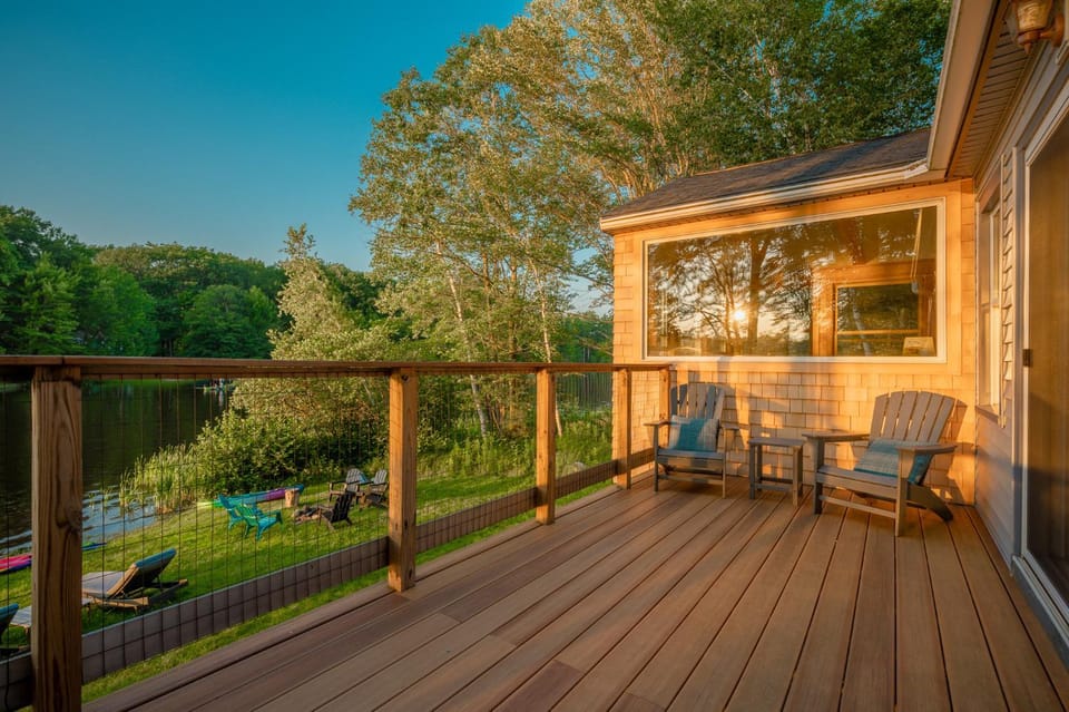 Property building, Day, Natural landscape, Summer, View (from property/room), Balcony/Terrace, Lake view