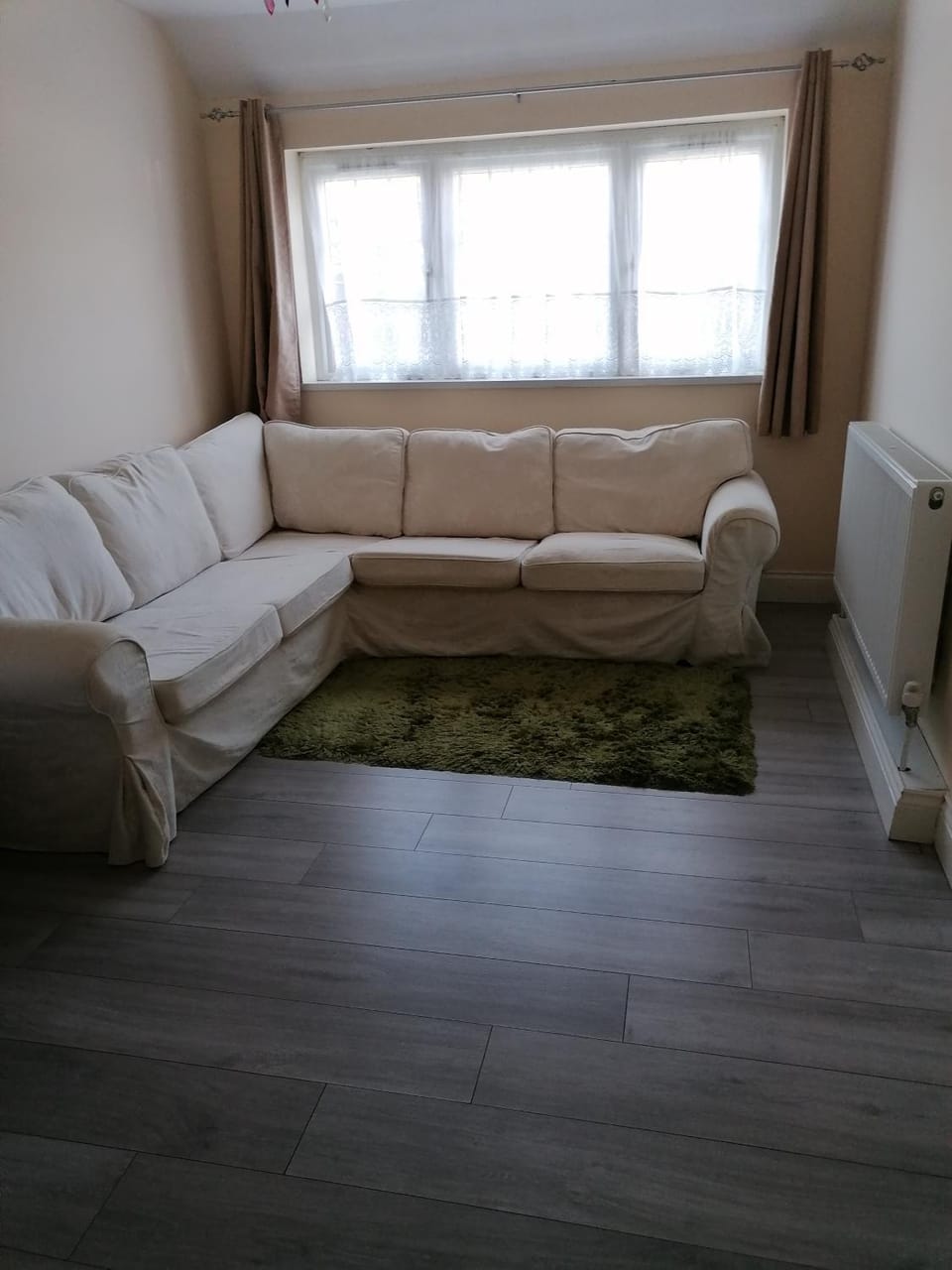 Chantilly Apartment in Uxbridge