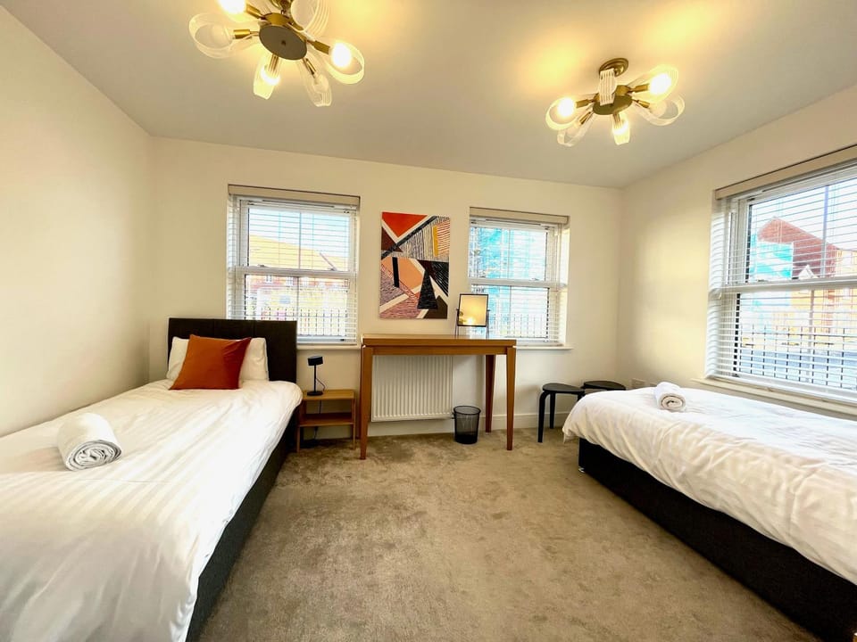Lovely 4 doubled bedroomed townhouse in Bicester near to Bicester Village House in Cherwell District
