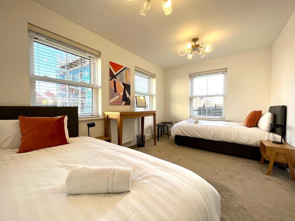 Lovely 4 doubled bedroomed townhouse in Bicester near to Bicester Village House in Cherwell District
