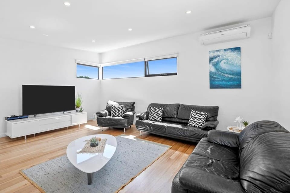 Communal lounge/ TV room, TV and multimedia, Living room, Seating area