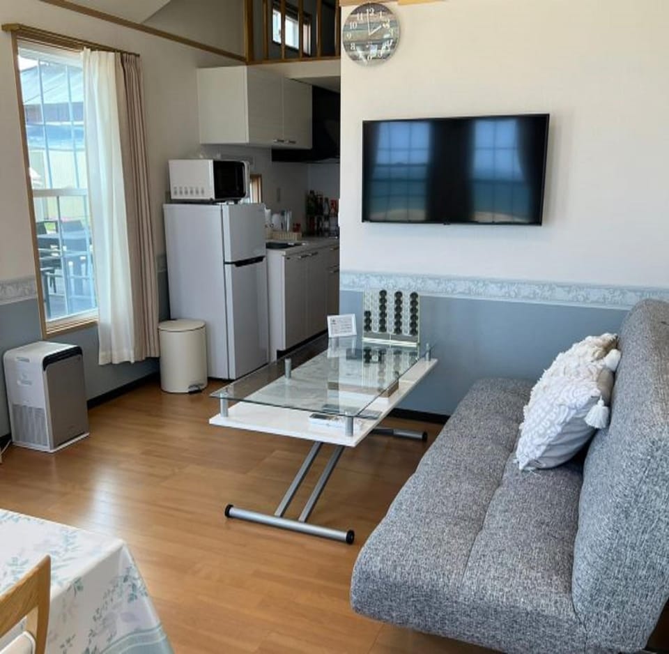TV and multimedia, Kitchen or kitchenette, Living room, Photo of the whole room, Dining area, minibar