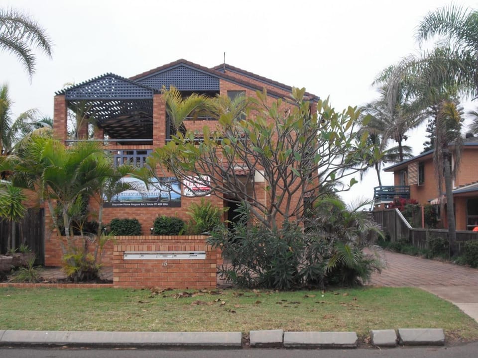 Horizons Unit 2 Beachfront Unit Apartment in Bargara
