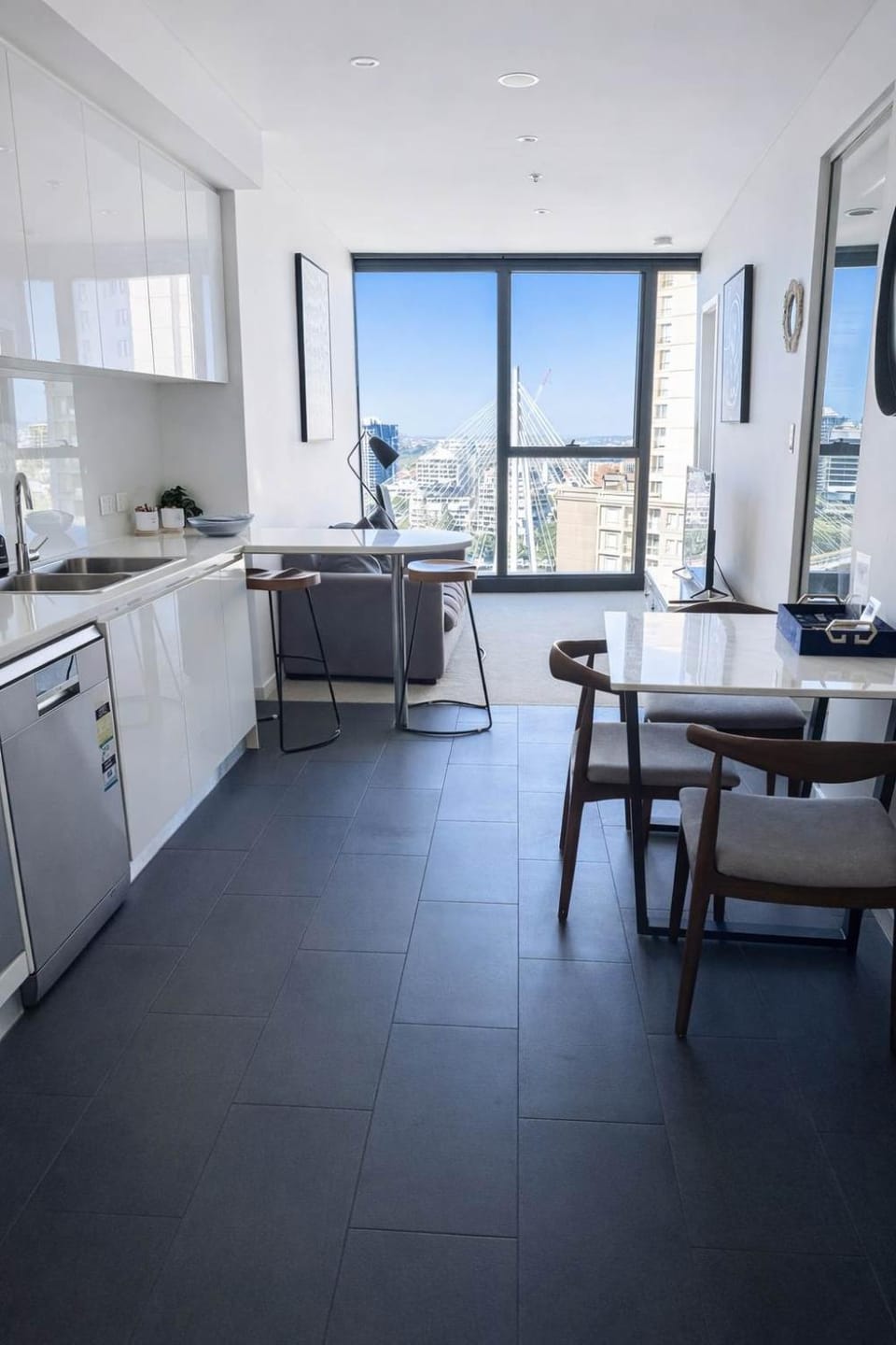 Lvl 24 Apartment in the heart of CBD by Stylish Stays Apartment in Kangaroo Point