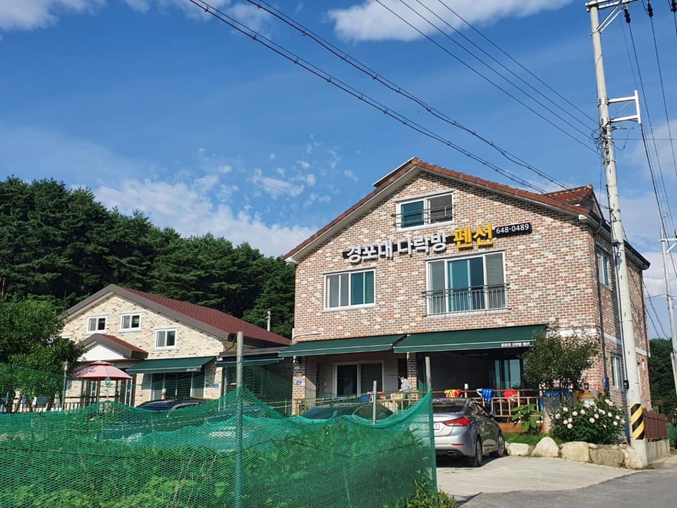 Property building, Neighbourhood