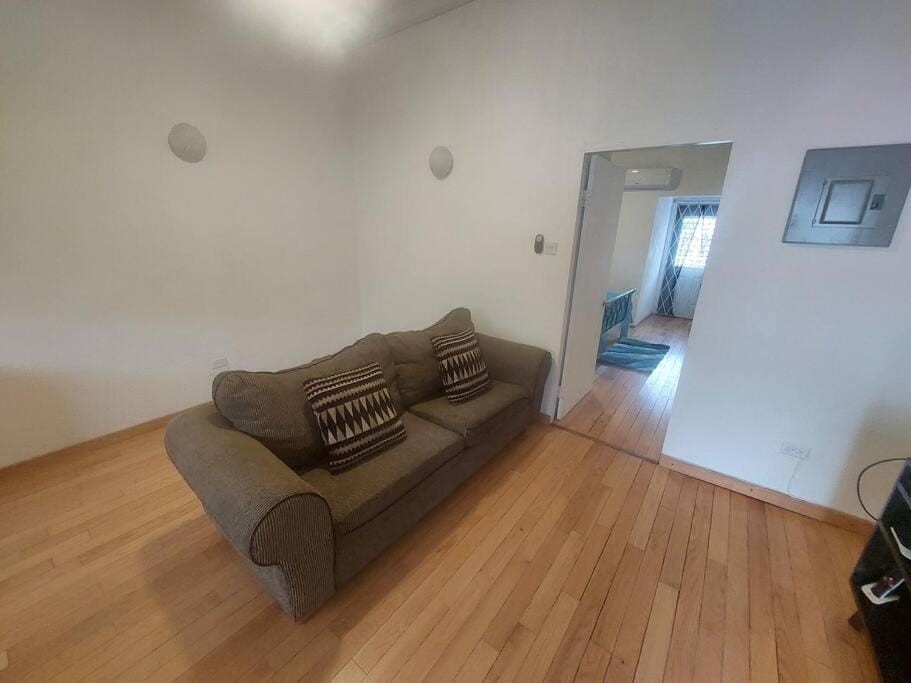 Cozy, quiet 1 bedroom 2A near Beach near US Embassy Apartment in Bridgetown