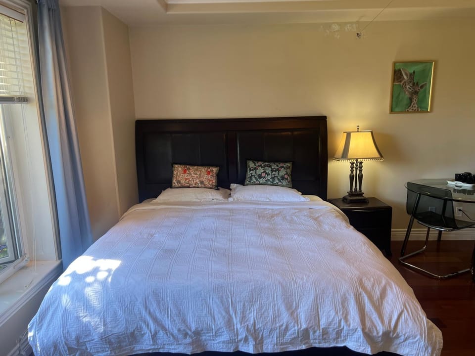 Two-bedroom lucky en-suite with private entrance and bathroom in close to YVR Richmond House in Richmond