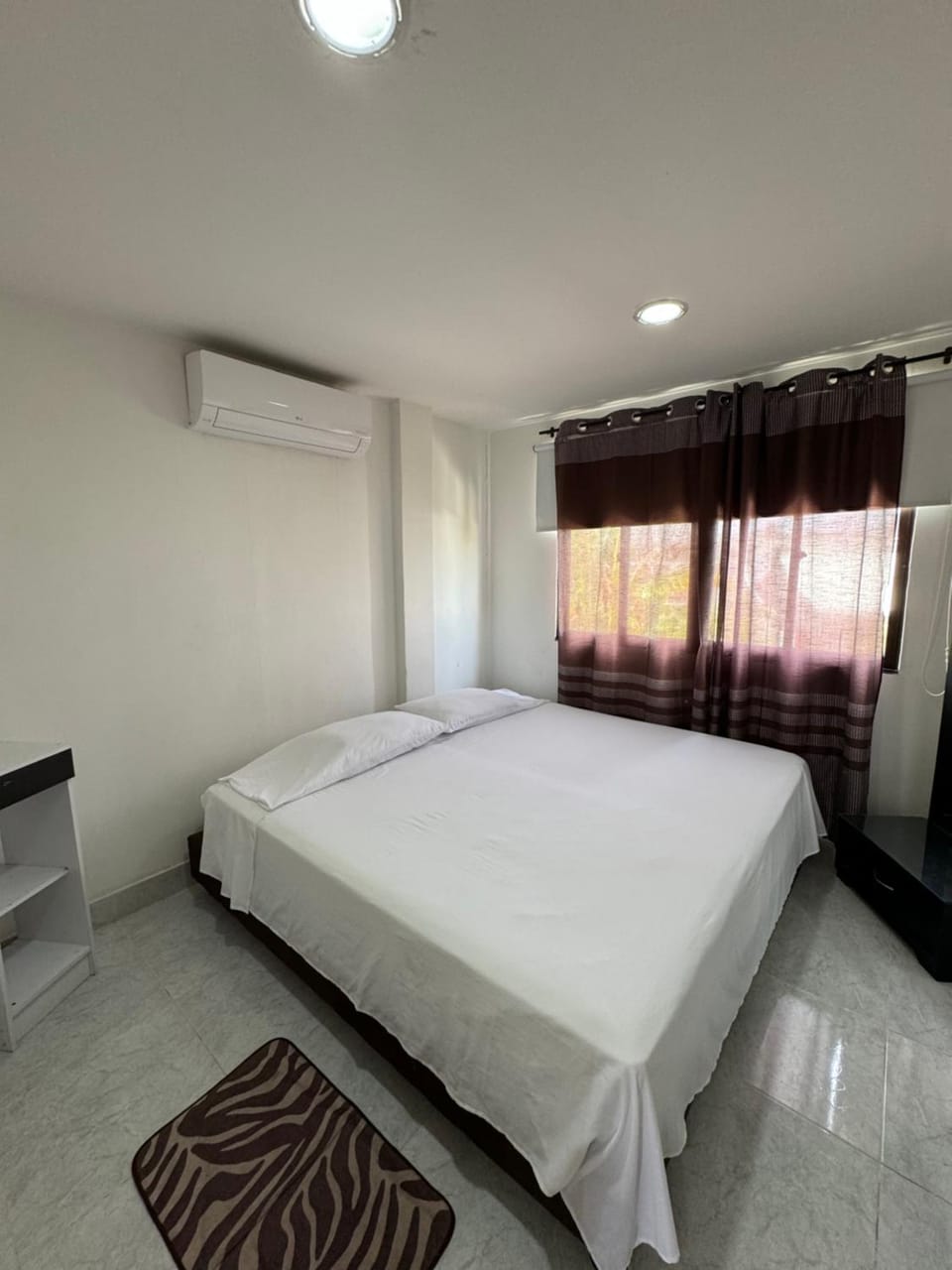 Bed, Photo of the whole room, Bedroom, air conditioner