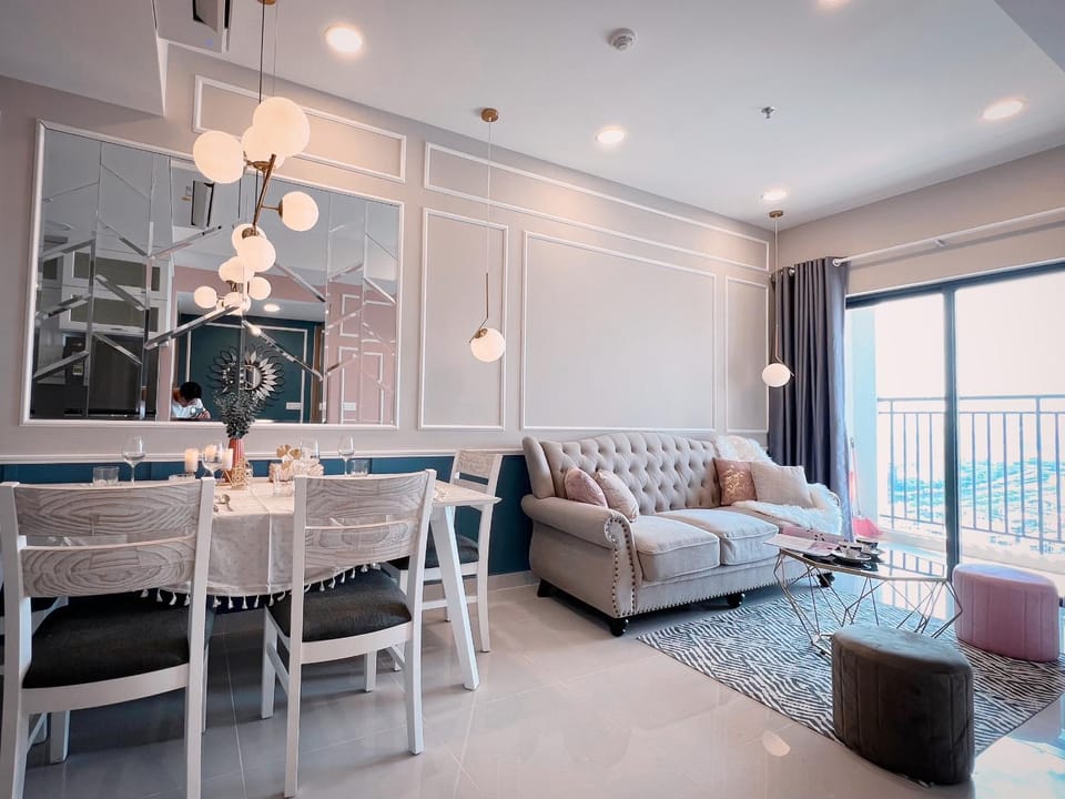 Living room, Seating area, Dining area