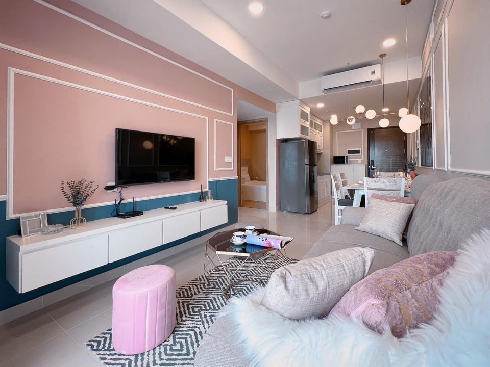 Communal lounge/ TV room, TV and multimedia, Living room, Seating area, Evening entertainment, air conditioner