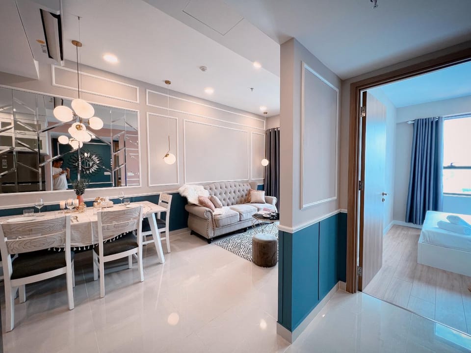 Bed, Living room, Photo of the whole room, Seating area, Bedroom