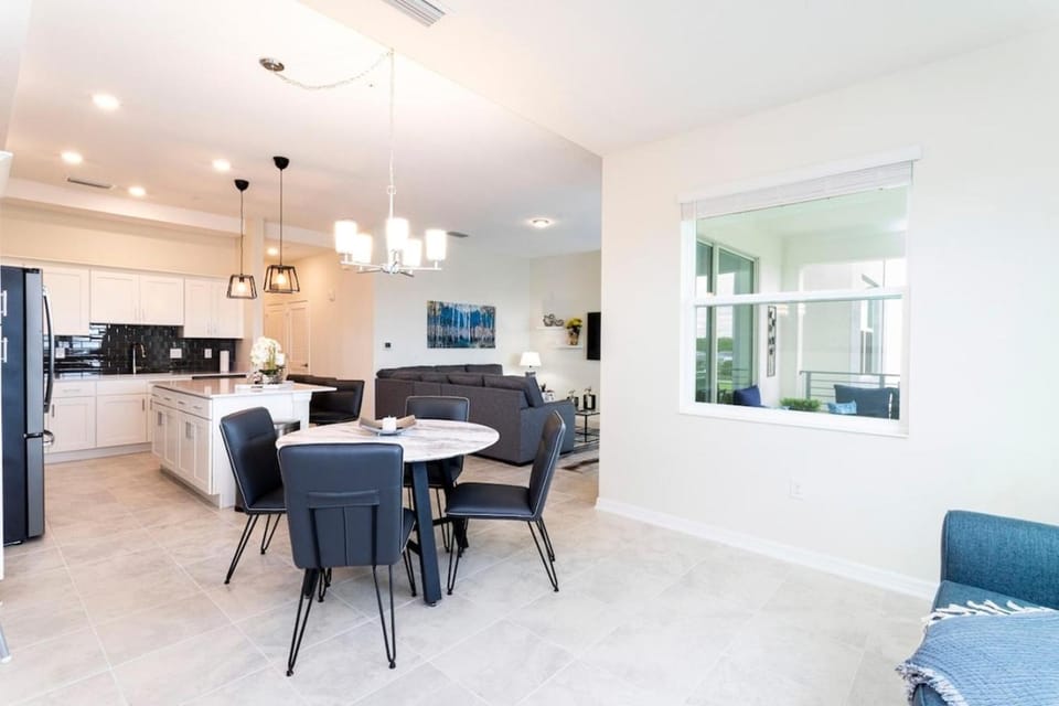 Seating area, kitchen