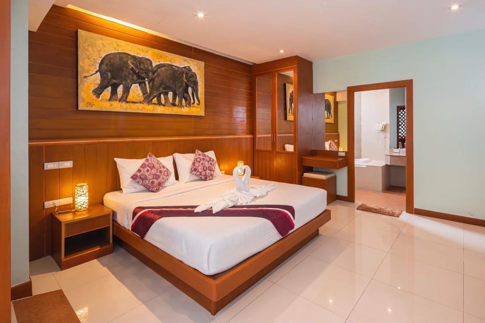 Photo of the whole room, Bedroom