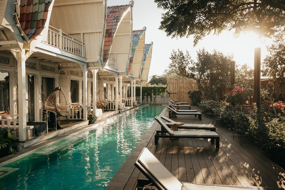 Mambo Beach Resort Hotel in Nusapenida