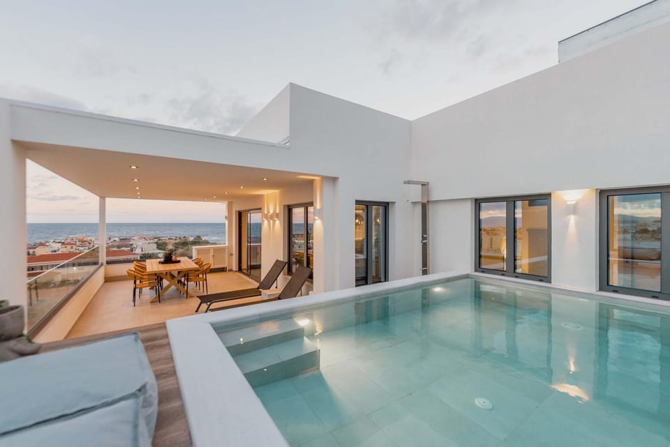 Dining area, Pool view, Swimming pool